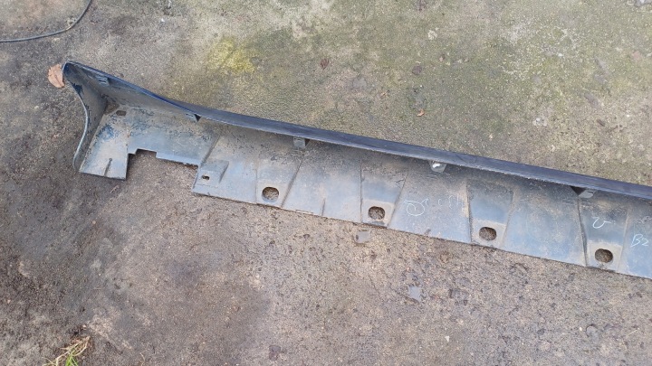 DAIHATSU MATÉRIAU MOULURE SEUIL GAUCHE 75806-B1020