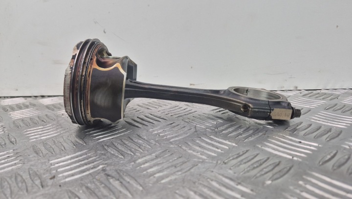 PISTON MERCEDES A180 W176 DFA2700317 M270.910