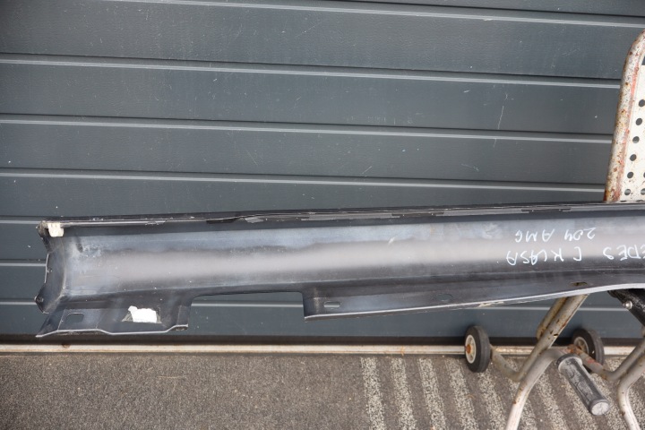 MOULURE SEUIL SEUIL DROITE MERCEDES C-KLASA AMG W204 A2046981454 2007