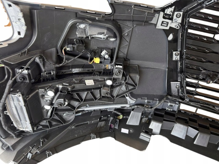 PARE-CHOCS AVANT AUDI A3 E-TRON AVEC ACC ARGENTÉ 8V4807065 ZDJECIA!!
