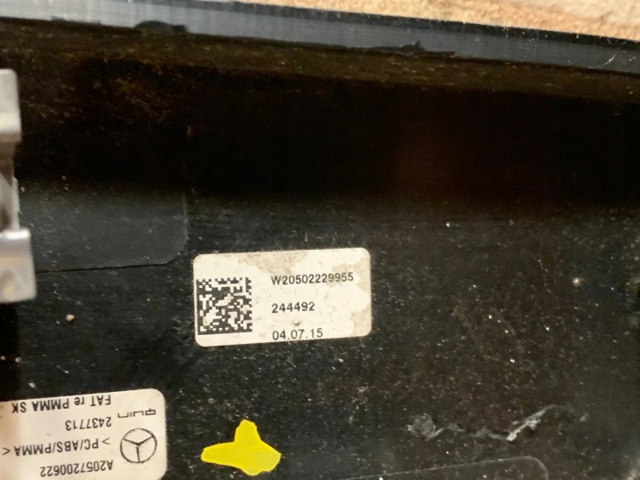MOULURE DÉCORATIVE FLANC AVANT DROITS PORTES MERCEDES-BENZ C (W205)