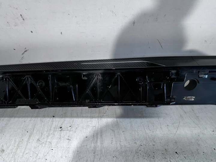 AUDI R8 4S LIFT REVÊTEMENT MOULURE SEUIL DROITE CARBONE 4S0