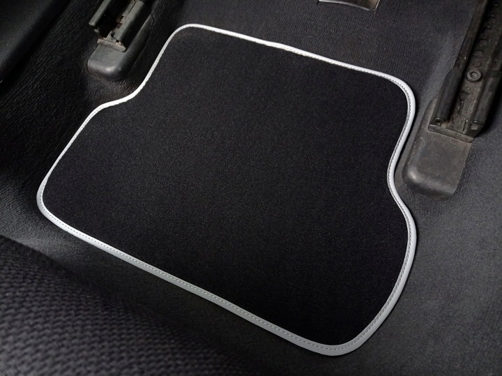 TAPIS DE SOL PREMIUM NOIR VERS OPEL ZAFIRA A-5M.-(1999-2005)JASNOSZARE REVÊTEMENT