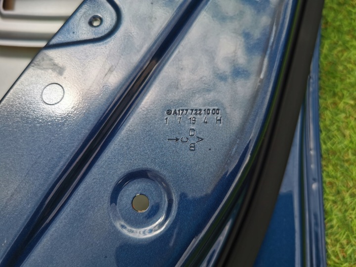 MERCEDES A CLASSE 177 PORTES DROIT AVANT