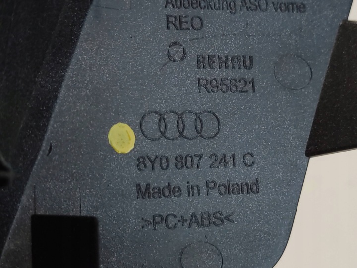 AUDI A3 8Y BOUCHON CROCHET PARE-CHOCS AVANT 8Y0807241C