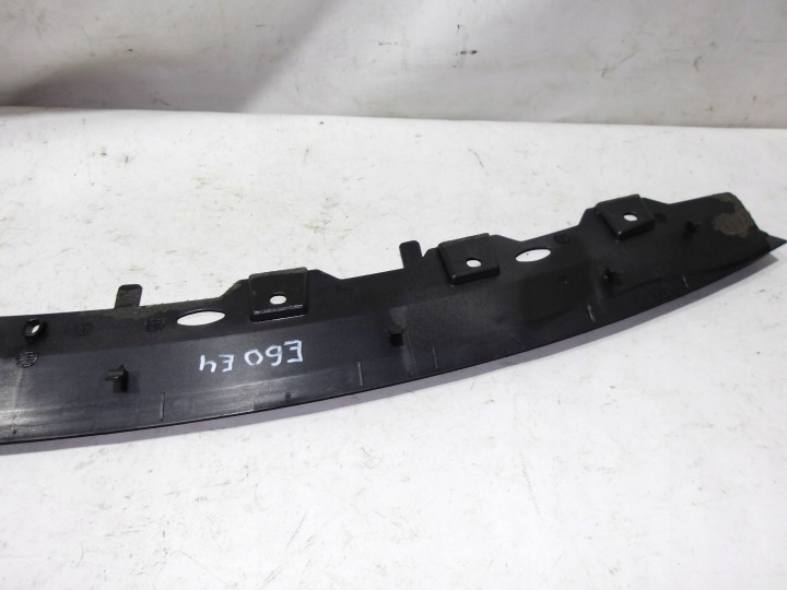 DOUBLURE DE PASSAGE DE ROUE PROTECTION GRILLE 7033680 BMW E60