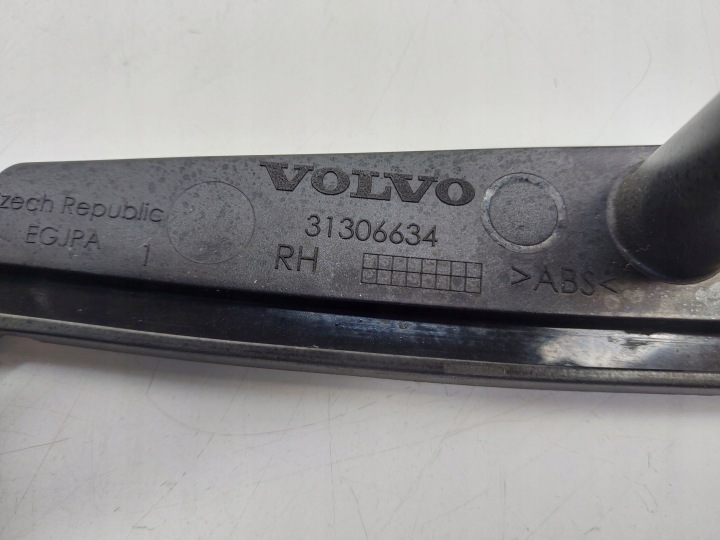 POIGNÉE SUR GODET BOÎTE À GANTS 08632777 08632779 31306634 VOLVO V40 II