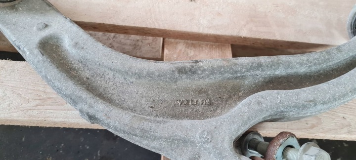 CHRYSLER PACIFICA 2022 BRAS DE SUSPENSION INFÉRIEUR DROIT AVANT AVANT 3.6 V6 05274642AA