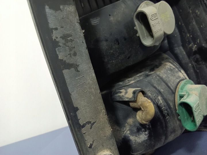 MAZDA TRIBUTE I PHARE ARRIÈRE GAUCHE EXTÉRIEUR 44ZH-1424 YL84-13B505-C