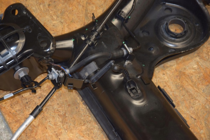 POUTRE SUSPENSIONS ARRIÈRE MOYEU ÉTRIER DE FREIN DISQUE AUDI A1 II 82A 2Q0501053CM 23R