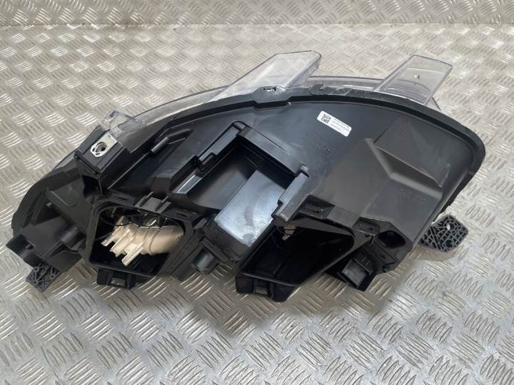 PHARE DROIT AVANT CITROEN JUMPY III SPACETOURER 16- OPEL VIVARO C 19-