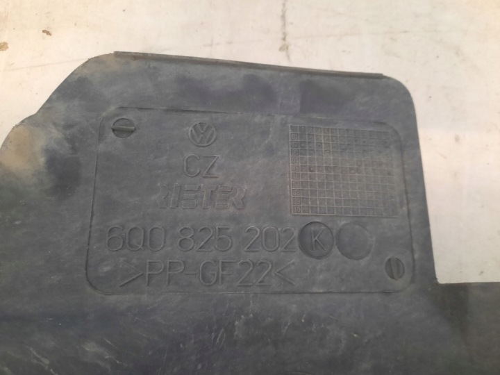VOLKSWAGEN POLO 4 IV 05-09 PROTECTION PLASTIQUE CHÂSSIS DROITE 6Q0825202K