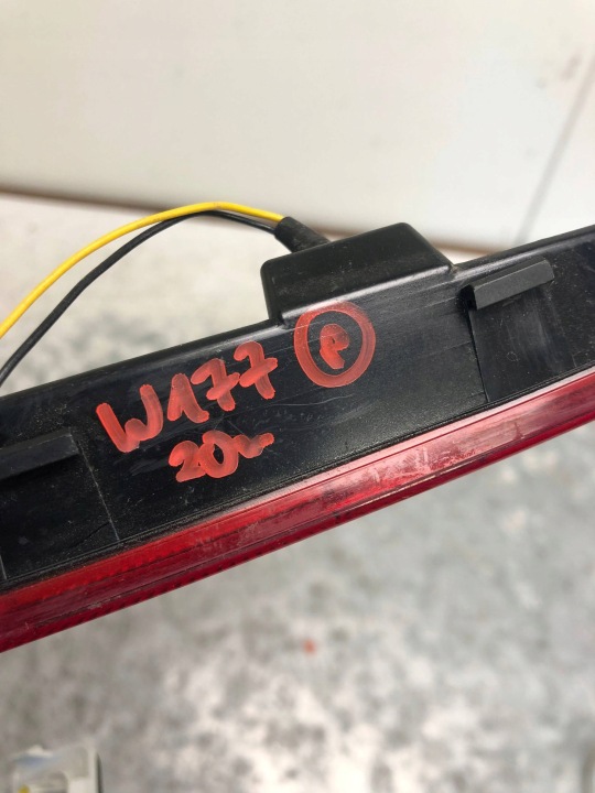 TROISIÈME LANTERNE STOP MERCEDES W177 A0999068901