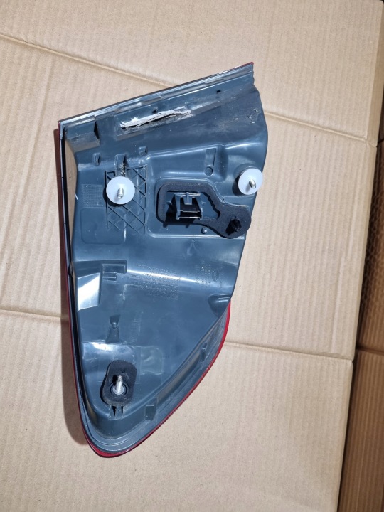 BMW F10 BERLINE PHARE DROIT ARRIÈRE DANS AILE