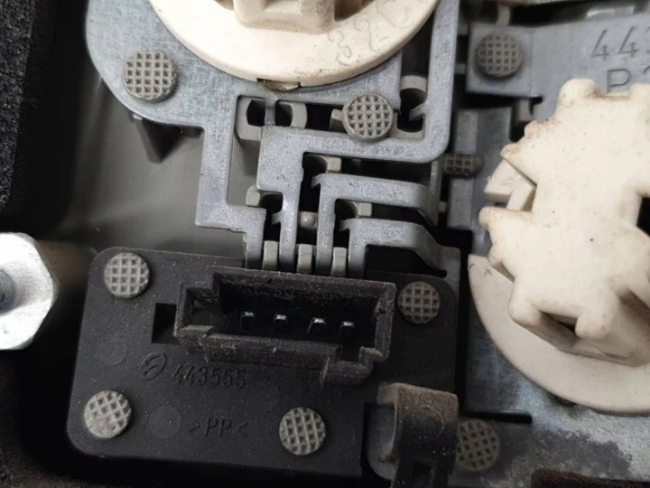 OPEL OE 24469463 PHARE ARRIÈRE COUVERCLE DE COFFRE