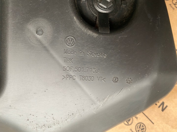 AUDI Q3 83A VW TIGUAN PROTECTION ZAWIEDZENIA TRAÎNEAU ARRIÈRE CHÂSSIS 5QF501713A 32KM