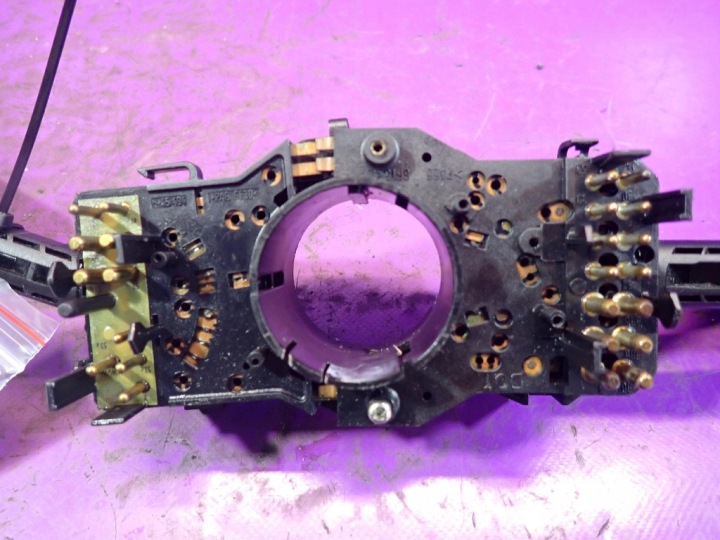 AUDI A6 C4 UNIVERSEL 94-97 COMMUTATEUR COMPOSITE FEUX 4D0953513