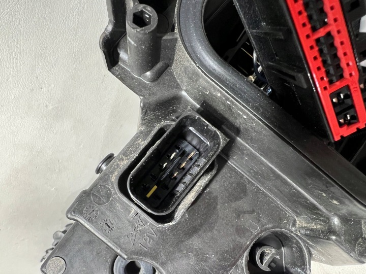 PHARE DROITE DROIT AVANT OPEL ASTRA GAUCHE 6 LED 9851881180