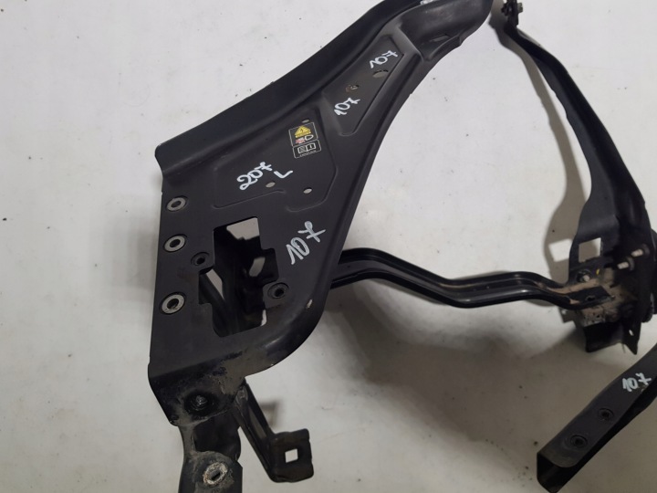 PANNEAU AVANT OCULAIRE GAUCHE RENFORCEMENT FIXATION PHARES MERCEDES W207