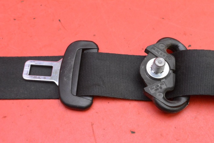 CEINTURE DE SÉCURITÉ GAUCHE AVANT TENDEUR EUROPE 5JA857701B SKODA RAPID 12-17