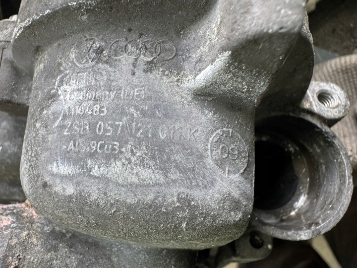 POMPE À EAU CHÂSSIS THERMOSTAT 057121011K AUDI A8 D4 4.2 V8 TDI 09-