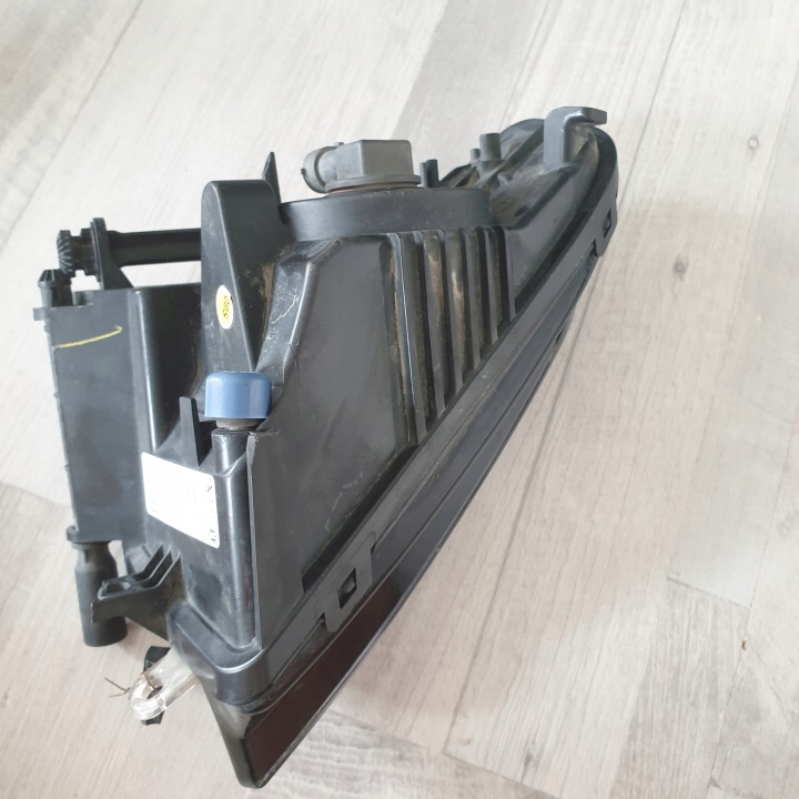 PHARE ANTIBROUILLARD GAUCHE 8V0941699C 99411787102 AUDI A3 DPA
