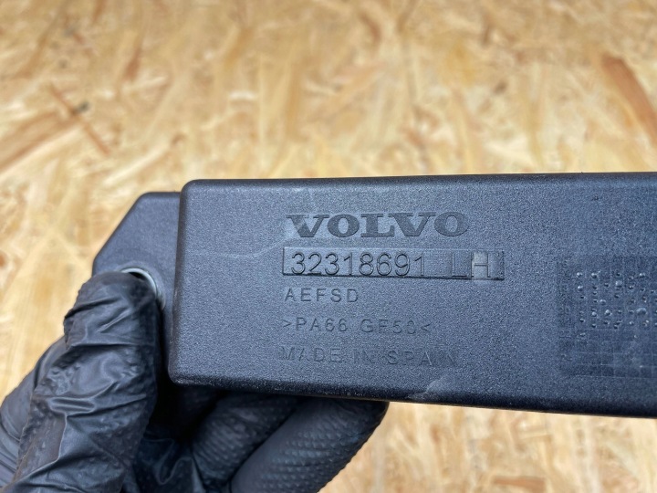 FIXATION SUPPORT OCULAIRE PHARES AVANT GAUCHE VOLVO XC40 32318691 2017-
