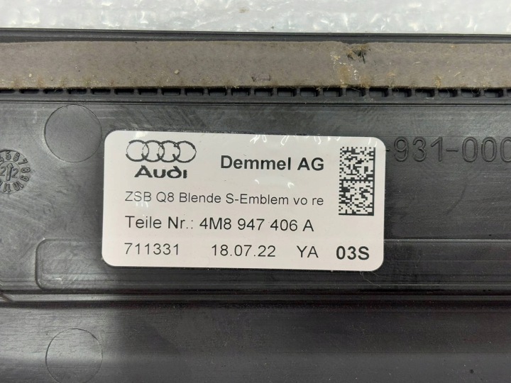 AUDI Q8 AVANT DROITE MOULURE SEUIL S-LINE 4M8947406A