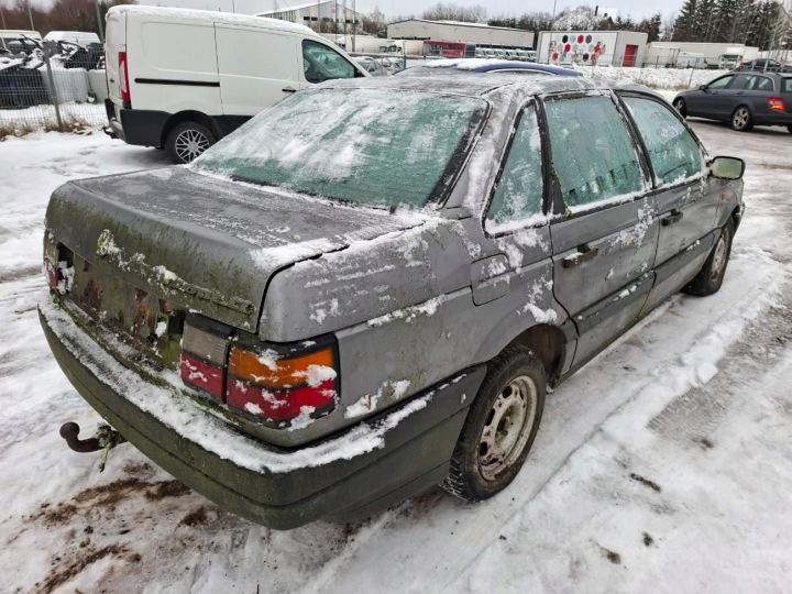 VOLKSWAGEN PASSAT TUYAU AQUATIQUE 1990 1.9L
