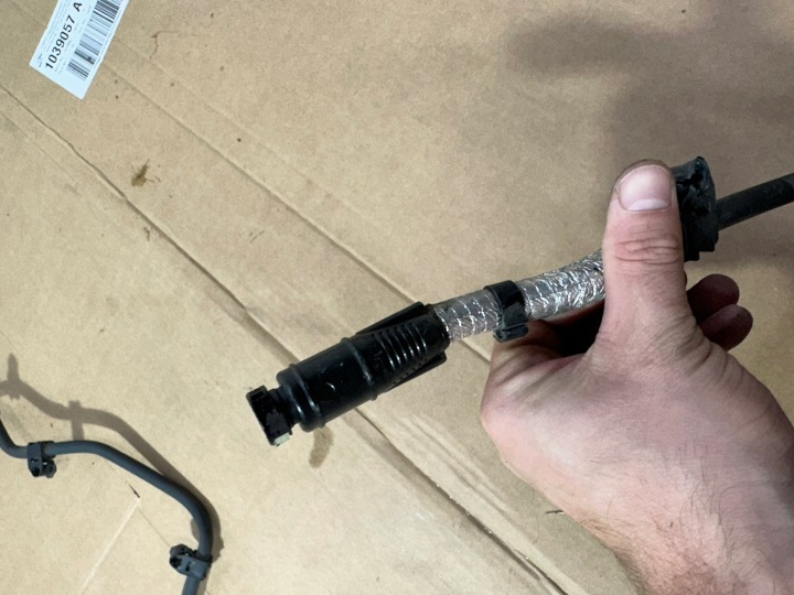 FIL ADBLUE, CONNECTEUR TUYAU TUYAU MERCEDES C CLASSE W205 DES