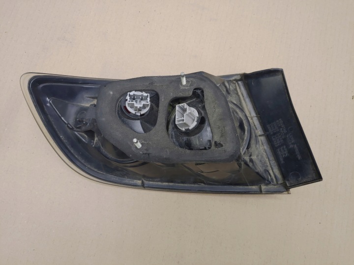 PHARE DROITE ARRIÈRE ARRIÈRE DANS AILE MAZDA III 3 BK BERLINE SPORT 2003-