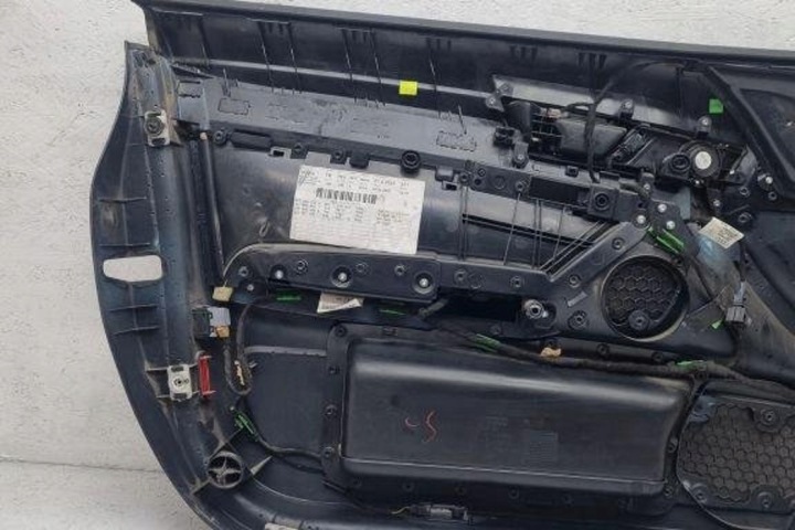 COLLECTEUR AVANT DROITS PORTES AUDI A6 AVANT (4F5, C6) 4F1867106A 2.0L
