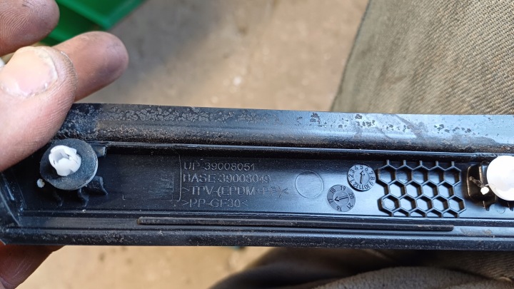 OPEL CROSSLAND MOULURE GARDE-BOUE DROITE ARRIÈRE ARRIÈRE 39008049