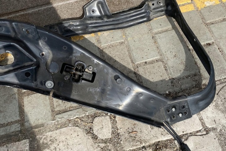 SUPÉRIEURE PIÈCE PANNEAU AVANT MERCEDES-BENZ R (W251, V251) A0019890803 3.0L