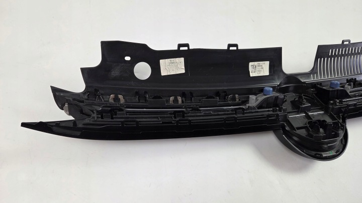 GRILLE VW GOLF VIII LIFT 2024R. COMPLET PHARES FJD EMBLÈME LED