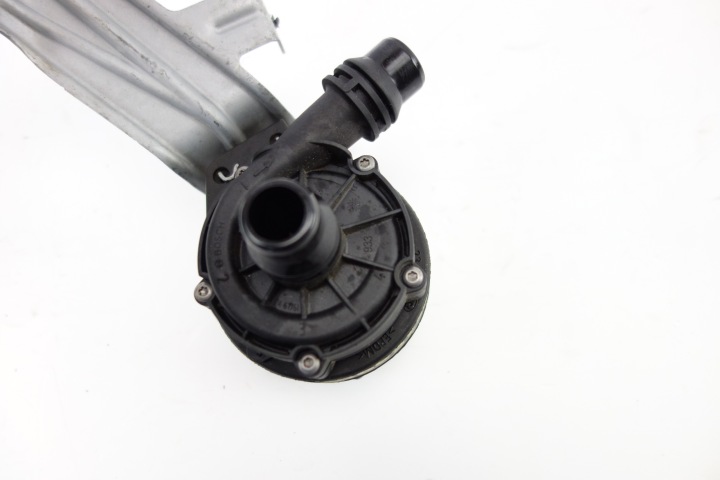 SUPPLÉMENTAIRE POMPE À EAU BMW G01 G02 8663248