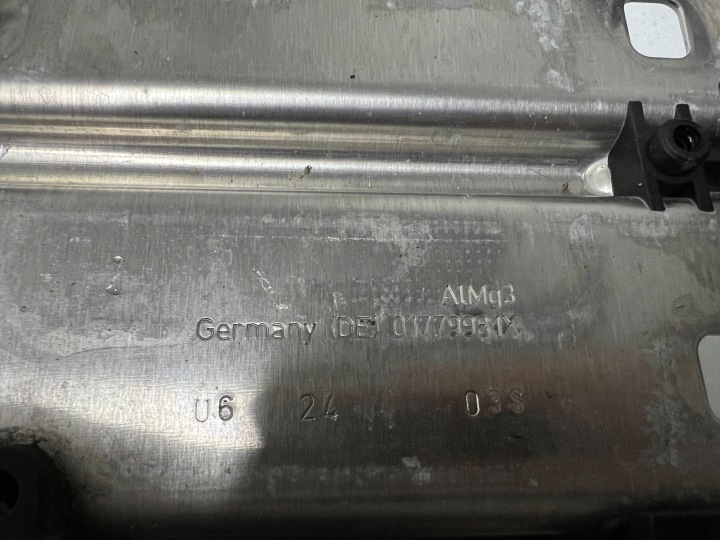 AUDI A6 C8 RENFORCEMENT COURROIE AVANT POUTRE SUPÉRIEURE 01779982X