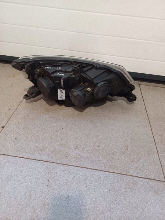 PHARE GAUCHE AVANT AVANT SKODA FABIA 3 III 6V1941015C