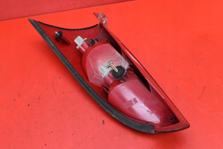 PHARE DROITE ARRIÈRE ARRIÈRE 1M51-13404-A FORD FOCUS MK1 5D HAYON LIFT 01-07