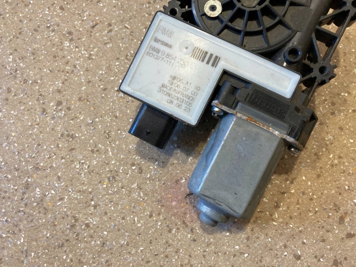 PETIT MOTEUR VITRES PORTES AVANT AVANT CÔTÉ PRA