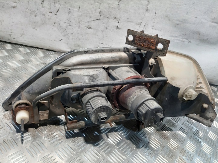 PHARE PROJECTEUR DROIT AVANT HELLA MERCEDES CITARO 0530