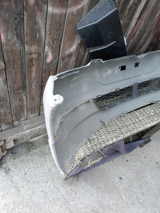 PARE-CHOCS AVANT TOYOTA YARIS I