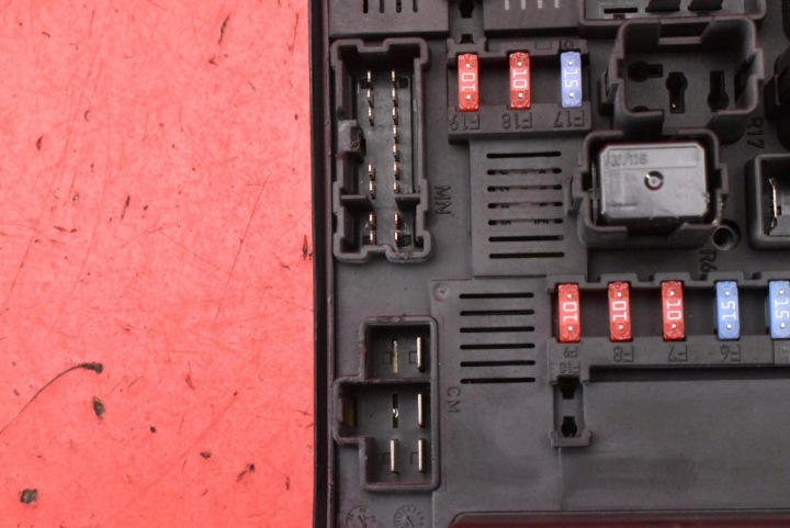 BOÎTE MODULE BSM 284B7-JD000 NISSAN QASHQAI 1 I J10 2.0 16V 141 KM 06-10