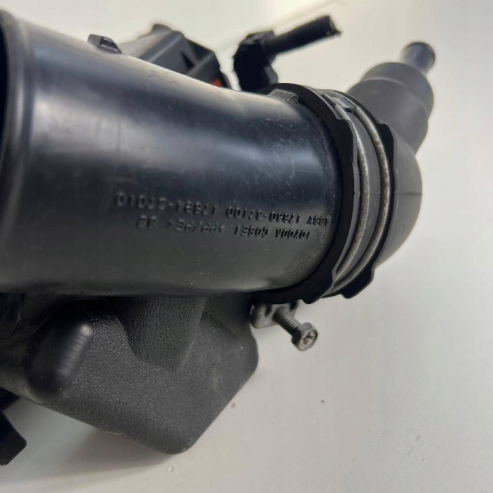 TOYOTA PRIUS III XW30 CHÂSSIS FILTRE AIR OE 17812-37030