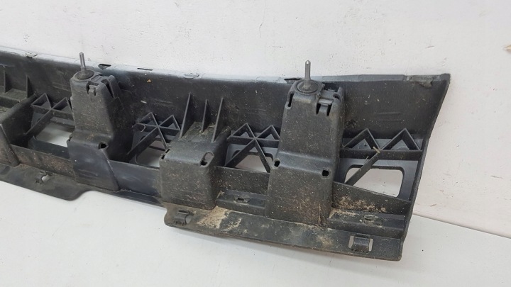 AUDI A1 8XA GLISSIÈRE FIXATION PARE-CHOCS ARRIÈRE ARRIÈRE