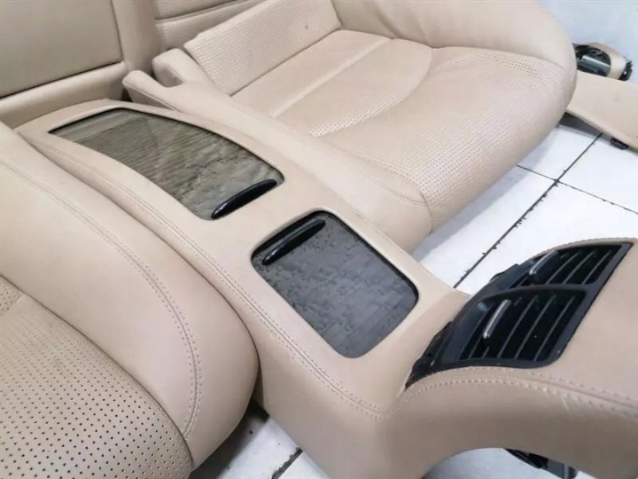 MERCEDES CLS63 AMG COAT OF ARMS W219 SEATPAD AMG BEIGE SEAT COLOR BUCKSKIN