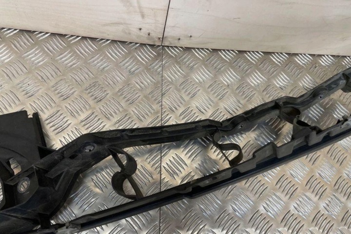 FIXATION AVANT GAUCHE GARDE-BOUE BMW X5 (E70) 7157989 3.0L DIESEL 180KW