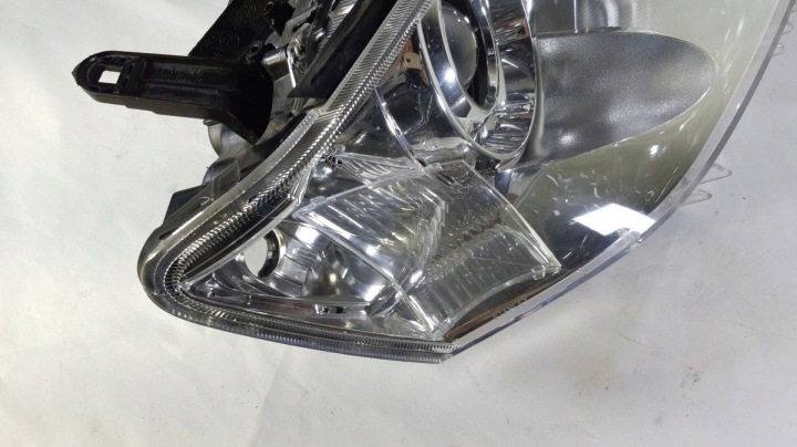 8301B358 PROJECTEUR DROIT MITSUBISHI L200 IV TRITON