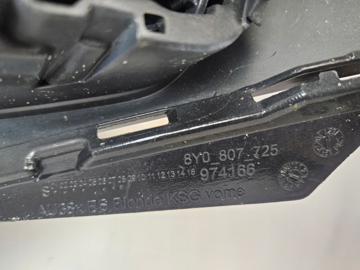 AUDI RS3 IV 2020 2024 MOULURE CHÂSSIS CALANDRE PARE-CHOCS AVANT 8Y0807725