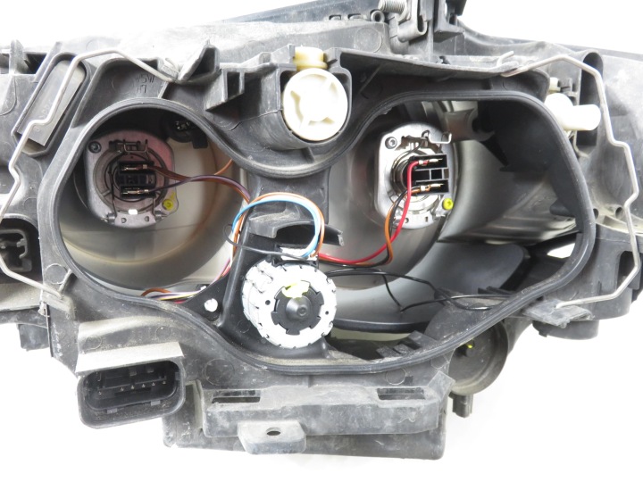 PHARE DROITE AVANT BMW 1 E87 7249650